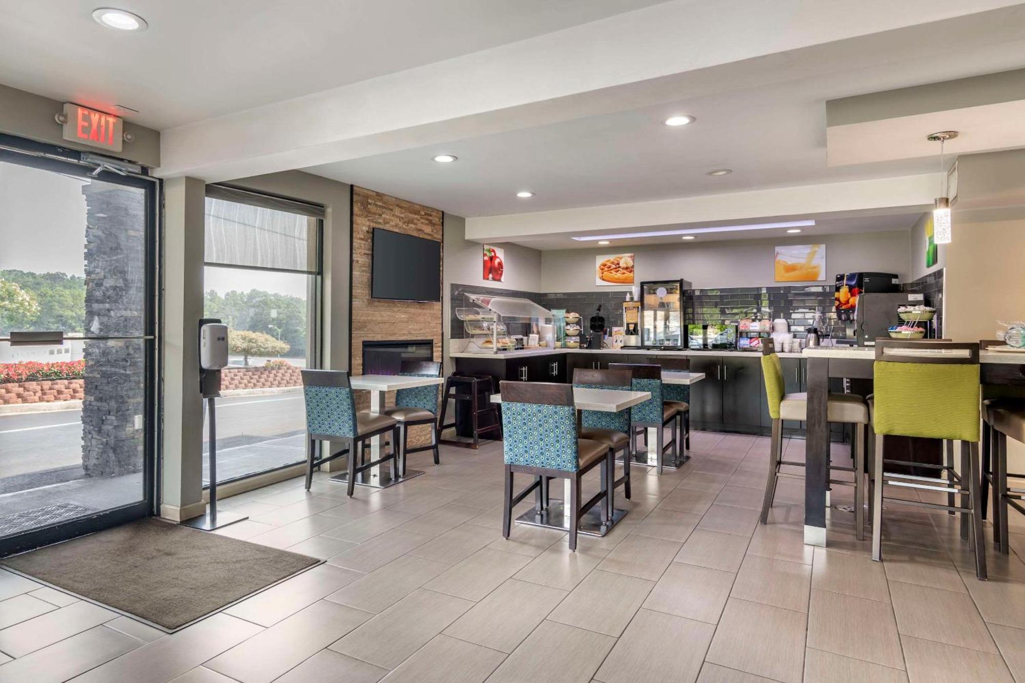 Quality Inn & Suites Athens University Area Exterior foto