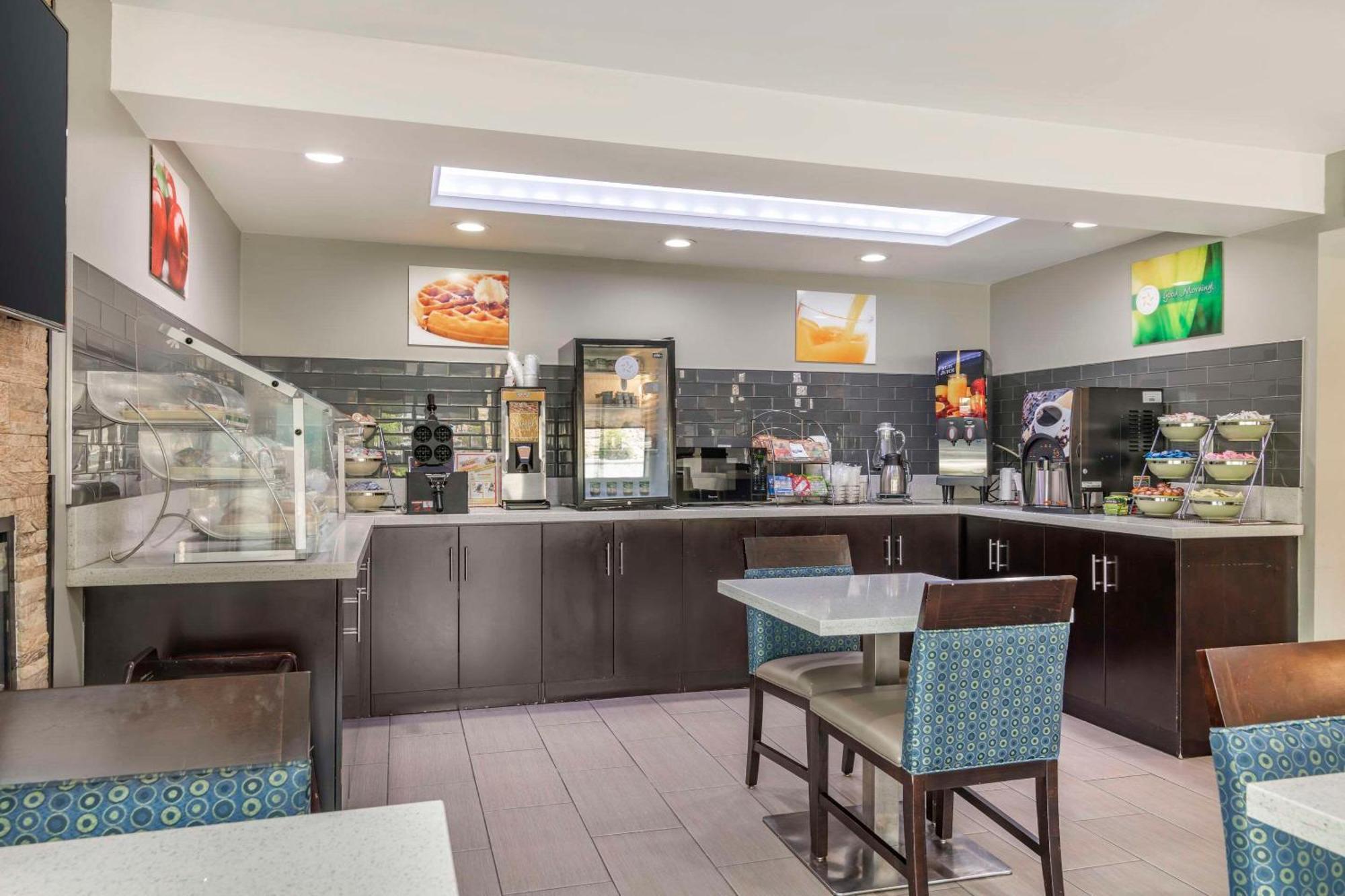 Quality Inn & Suites Athens University Area Exterior foto