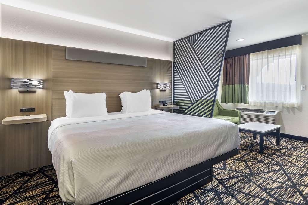 Quality Inn & Suites Athens University Area Zimmer foto